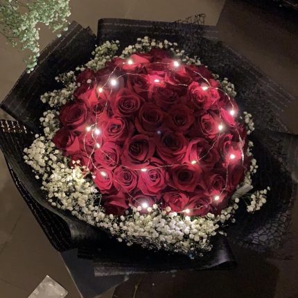 Indulge in Luxury: iCake's 99 Roses Bouquet Cake Delight