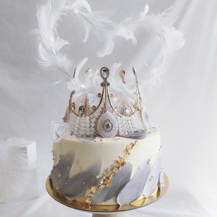 A Delightful Blend of Feather Crown Cake