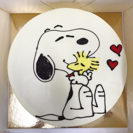Sweet Nostalgia: iCake's Snoopy Cake Delights