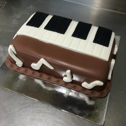Sweet Symphony: iCake's Piano design Cake Delights!