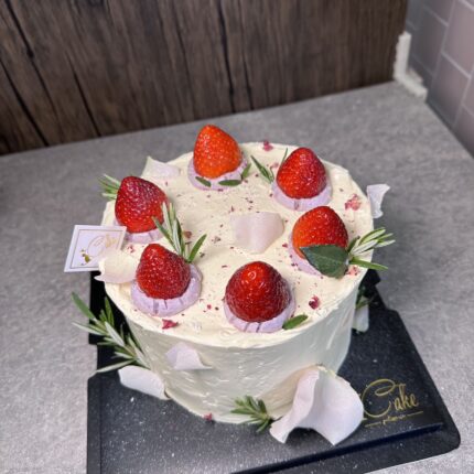 Delightful Vintage Strawberry Cake Creations | iCake Melbourne