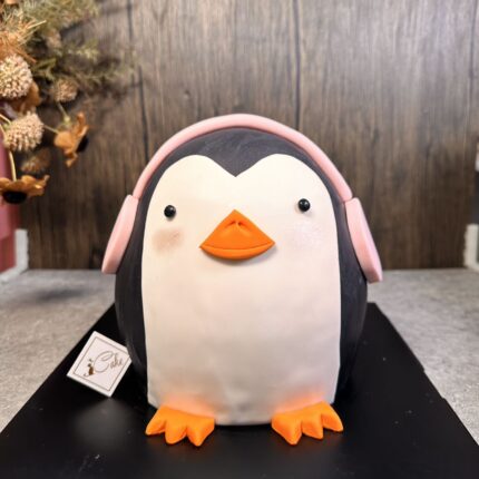 Chill in Style: Dive into Sweetness with Our Fondant Penguin Cake!