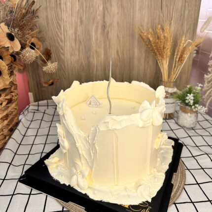 Elegance Reimagined: iCake's Pure White Vintage Cake in Melbourne