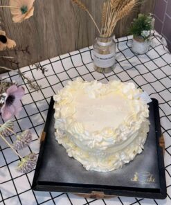 The Moonlight Vintage Heart: Melbourne’s Premier Shimmering Silver-White Vintage Cake